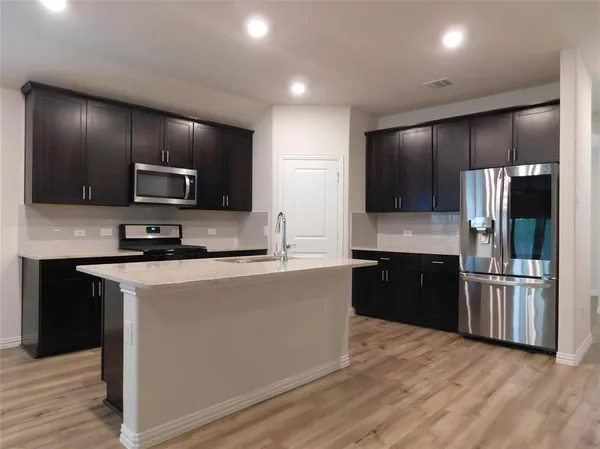 $2,350 | 229 Briarwood Lane, Lake Dallas, TX 75065