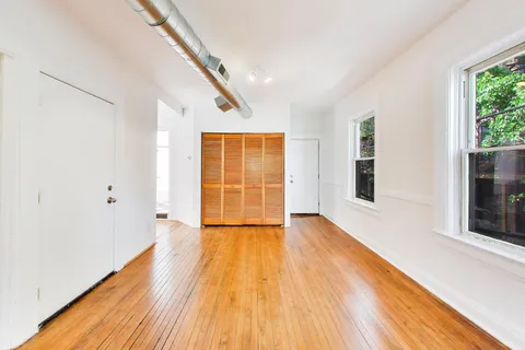 $1,350 | 812 West 19th Street, Unit 2F, Chicago, IL 60608