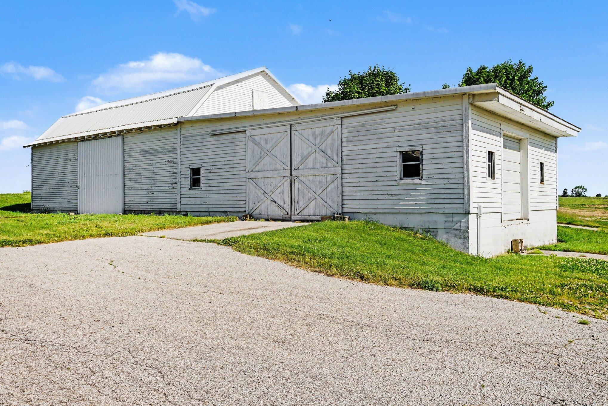 6629 North Branch Road Benton Harbor, MI 49022 - Photo 29 of 56 006_file_5926