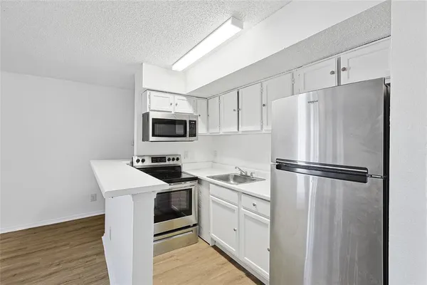 $900 | 9839 Walnut Street, Unit 306, Dallas, TX 75243