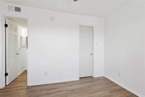 $900 | 9839 Walnut Street, Unit 306, Dallas, TX 75243