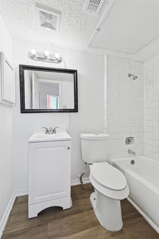 9839 Walnut Street, Unit 306 Dallas, TX 75243 - Photo 23 of 33 a bathroom with a toilet a sink and bathtub