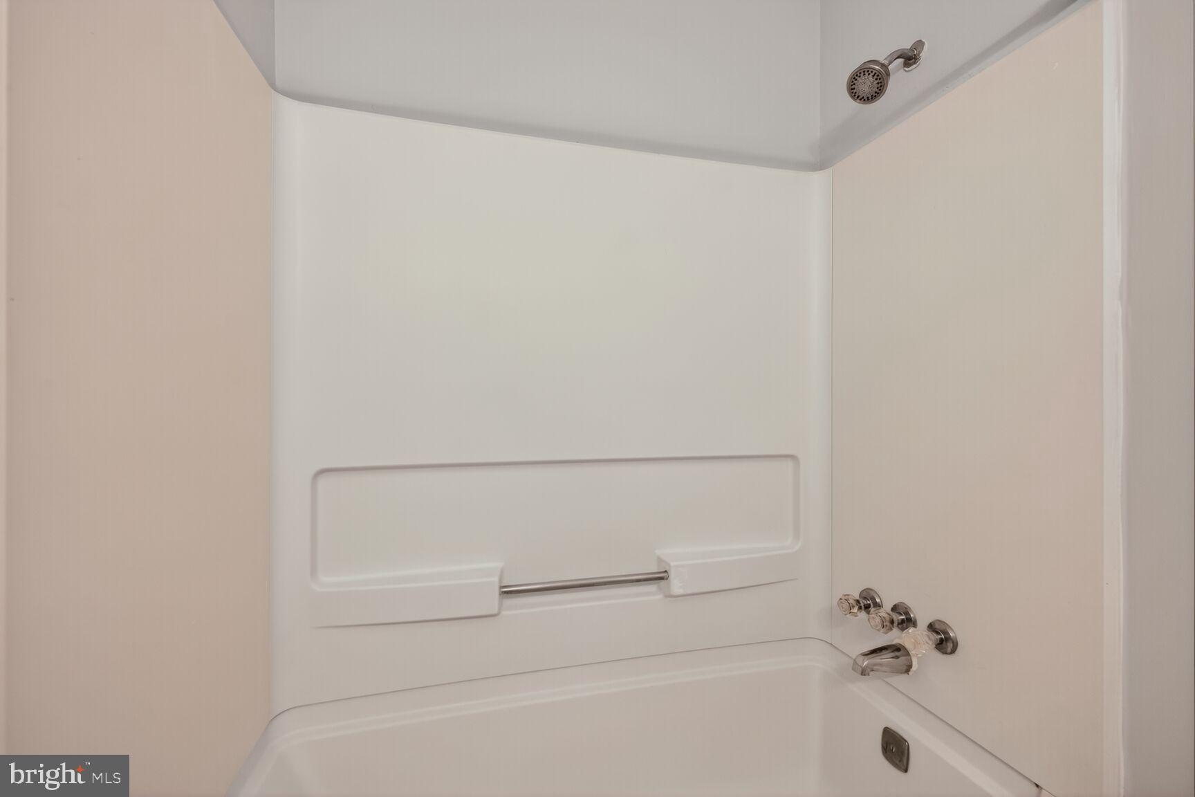 18318 Streamside Drive, Unit 302 Gaithersburg, MD 20879 - Photo 8 of 17 a bathroom with a bathtub