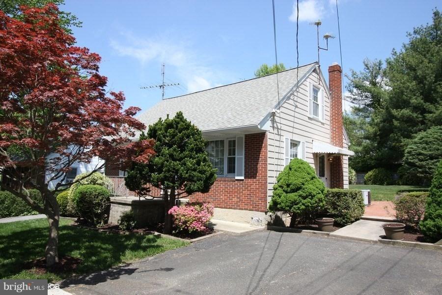 412 West Maple Road Linthicum Heights, MD 21090 - Photo 2 of 28 a view of a house with sitting area and garden