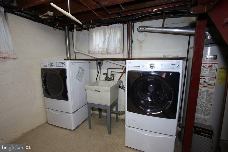412 West Maple Road Linthicum Heights, MD 21090 - Photo 20 of 28 a utility room with dryer and washer