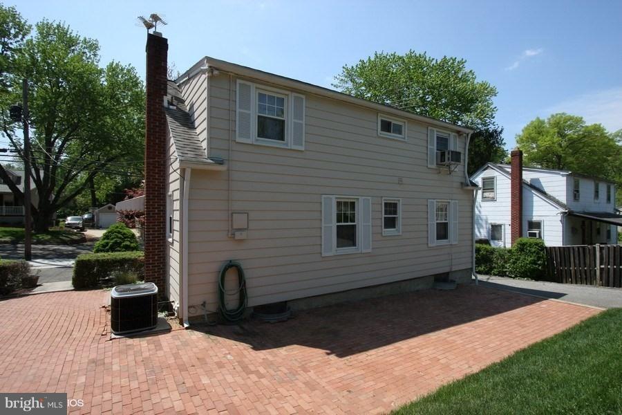 412 West Maple Road Linthicum Heights, MD 21090 - Photo 5 of 28 a front view of a house with yard