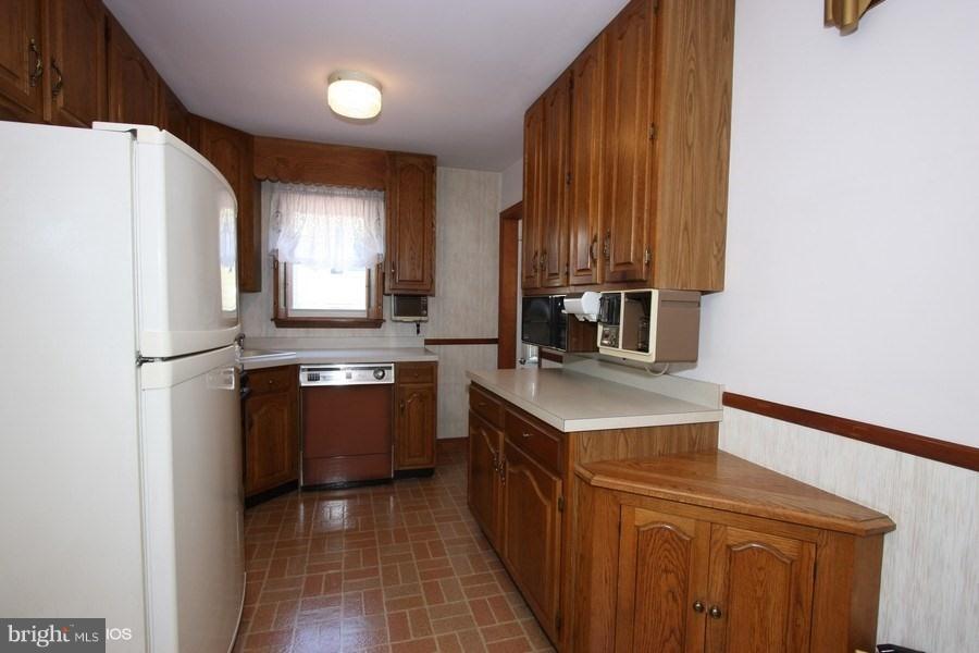 412 West Maple Road Linthicum Heights, MD 21090 - Photo 7 of 28 a kitchen with kitchen island granite countertop a sink stove and refrigerator