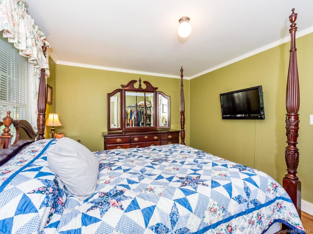 482 Blue House Road Hendersonville, NC 28792 - Photo 14 of 33 Gallery Image 14