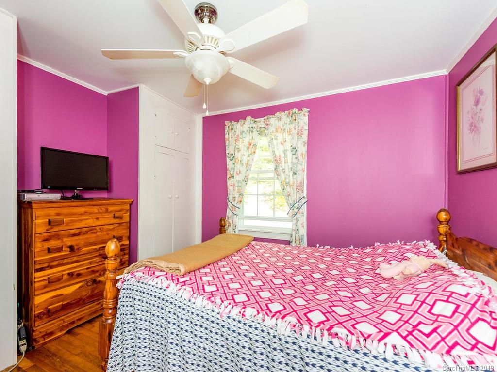 482 Blue House Road Hendersonville, NC 28792 - Photo 15 of 33 Gallery Image 15