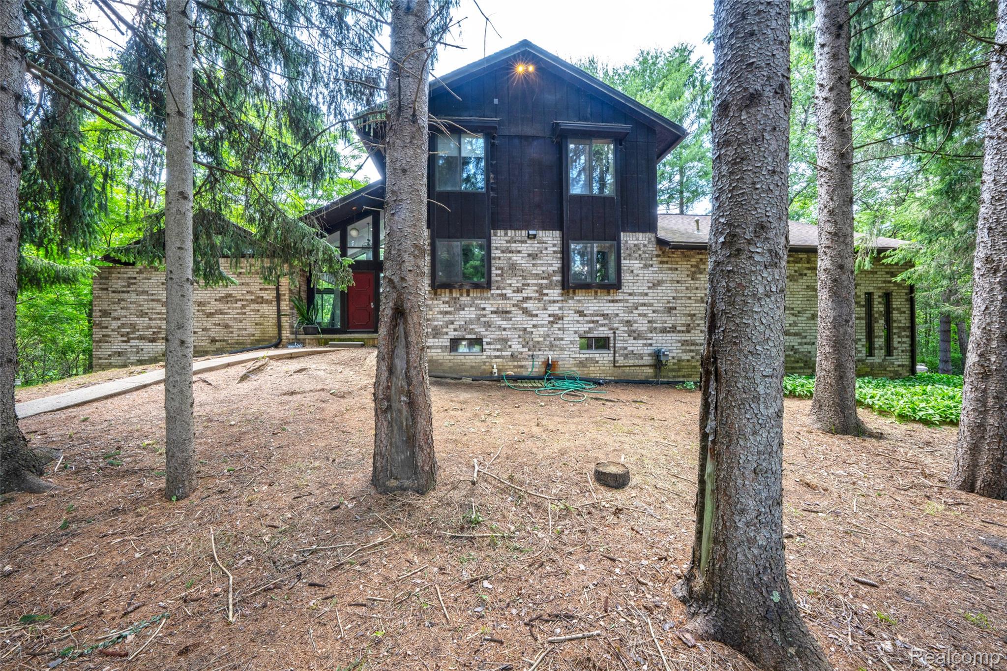 4565 Brookside Road Fenton, MI 48430 - Photo 2 of 50 4565 Brookside Rd Fenton EXT-3.jpg