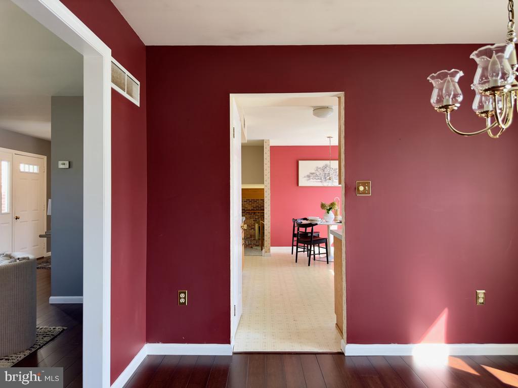 501 Deborah Drive Reading, PA 19608 - Photo 14 of 58 dining room