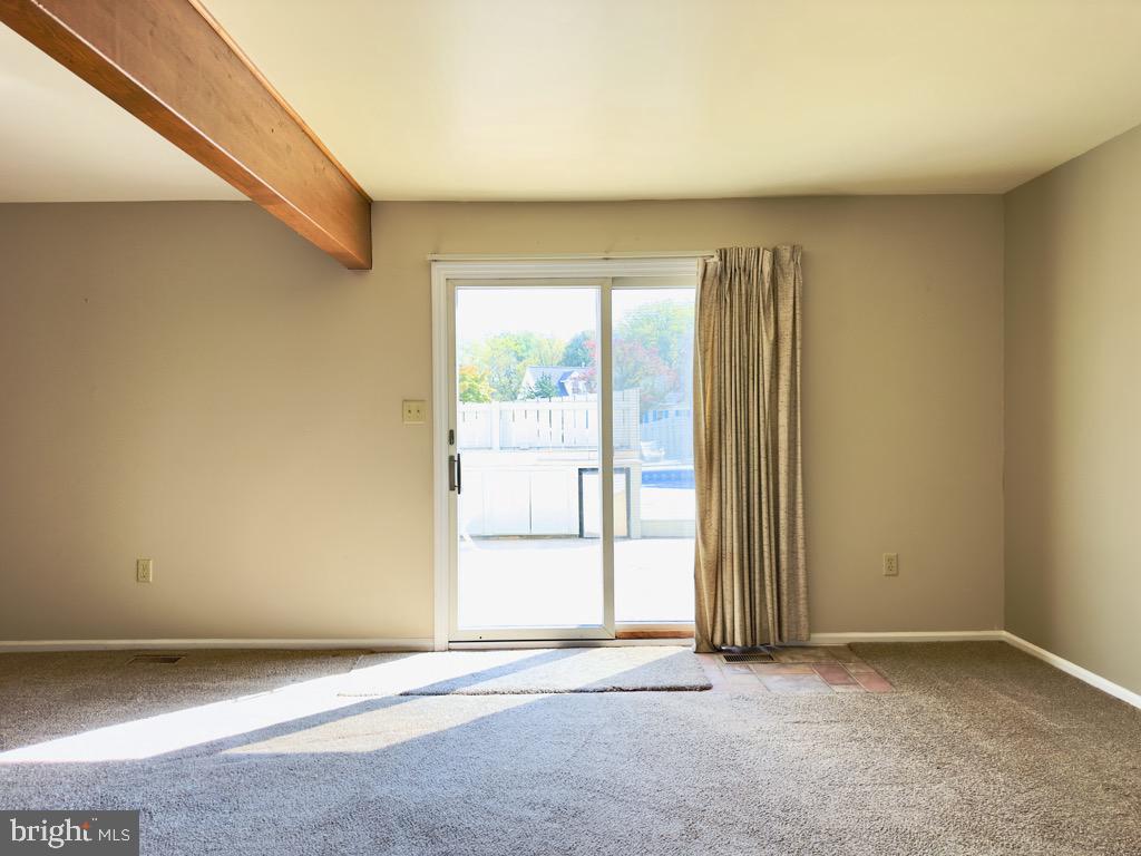 501 Deborah Drive Reading, PA 19608 - Photo 22 of 58 an empty room with windows