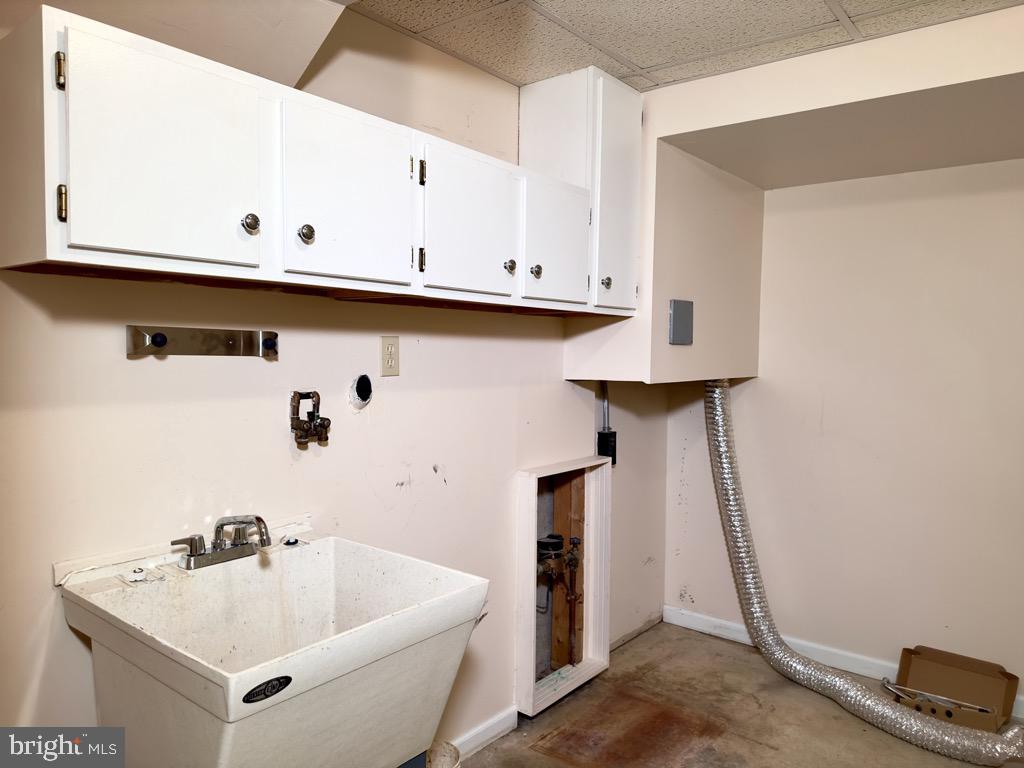 501 Deborah Drive Reading, PA 19608 - Photo 24 of 58 a bathroom with a sink and mirror