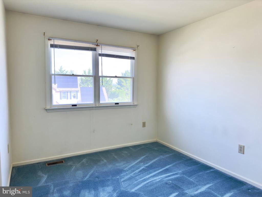 501 Deborah Drive Reading, PA 19608 - Photo 34 of 58 an empty room with a window
