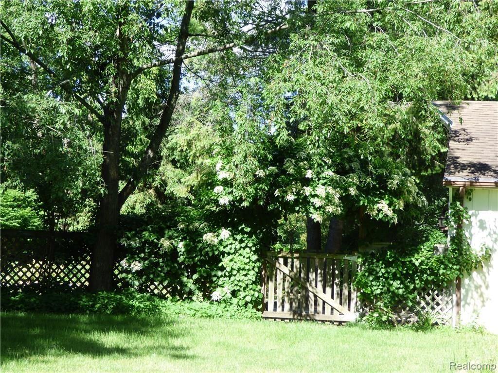 1870 Decker Road Walled Lake, MI 48390 - Photo 55 of 60 P1000324.JPG