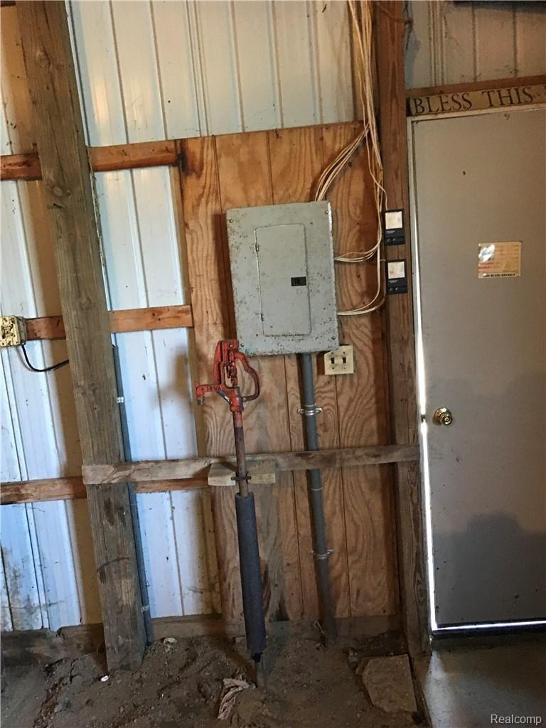 5110 South Sandusky Road Peck, MI 48466 - Photo 45 of 51 Polebarn - elec.jpeg