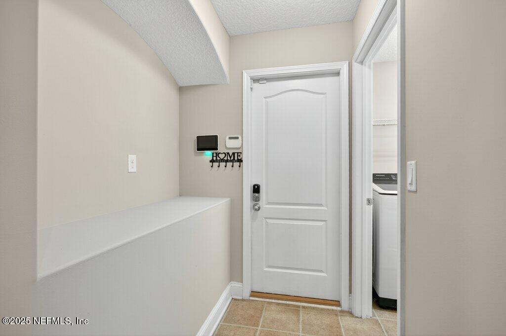 2019 Patriot Ridge Road Jacksonville, FL 32221 - Photo 31 of 46 Foyer/Laudry
