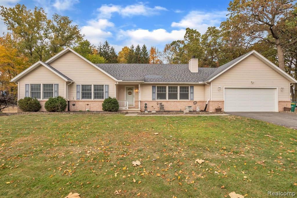 37040 South Huron Road New Boston, MI 48164 - Photo 3 of 27