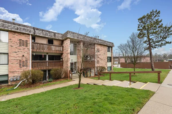 $1,700 | 1265 South Maple Road, Unit 305, Ann Arbor, MI 48103
