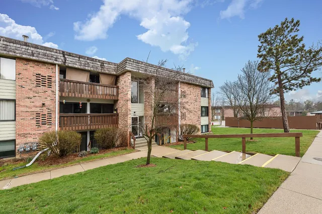 $1,700 | 1265 South Maple Road, Unit 305, Ann Arbor, MI 48103