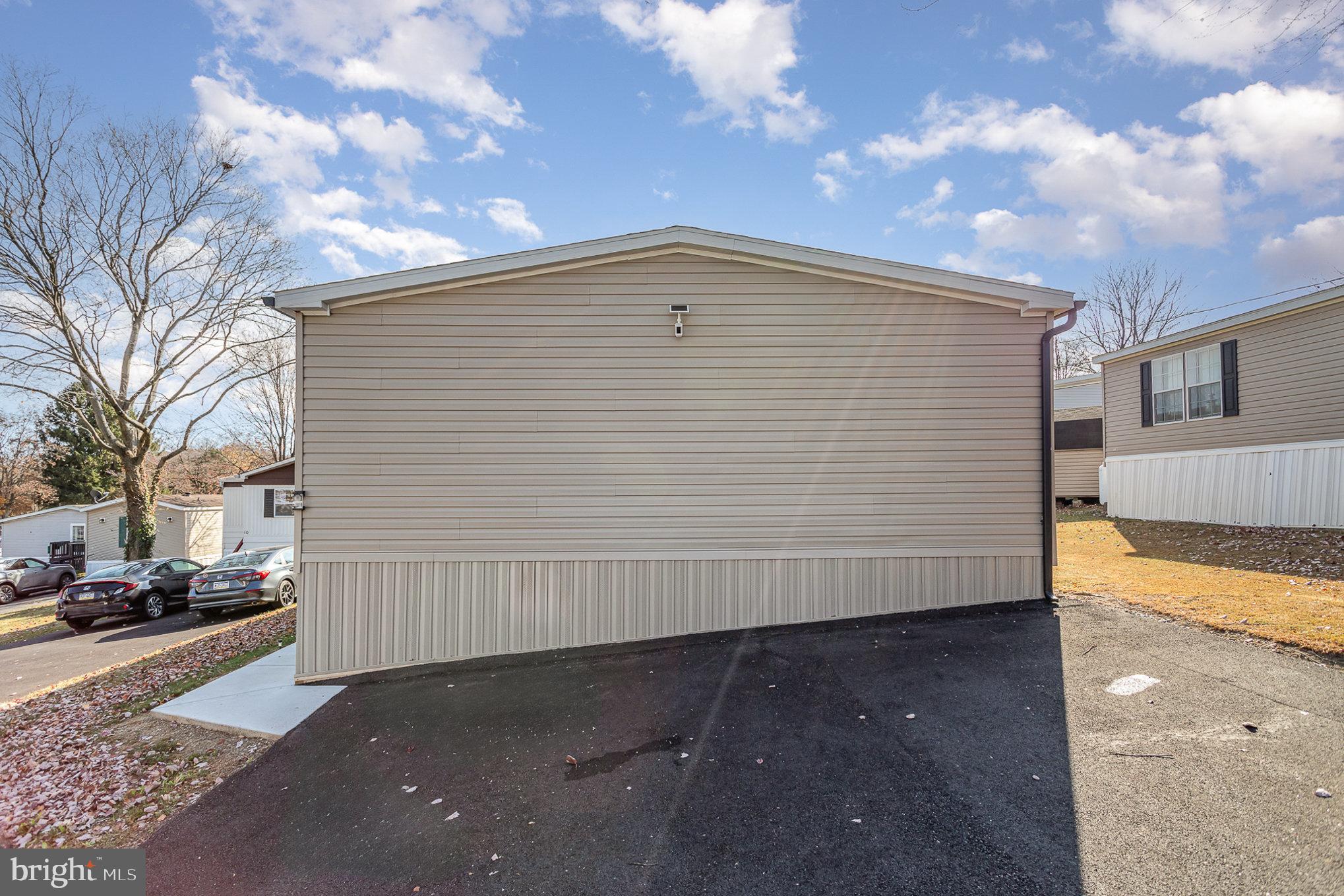 8 Earl Lane Lititz, PA 17543 - Photo 3 of 27