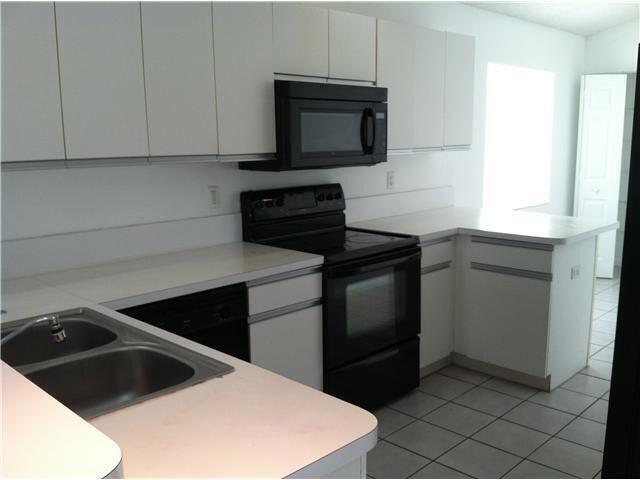 1743 Barnstable Road Wellington, FL 33414 - Photo 6 of 20 Kitchen2
