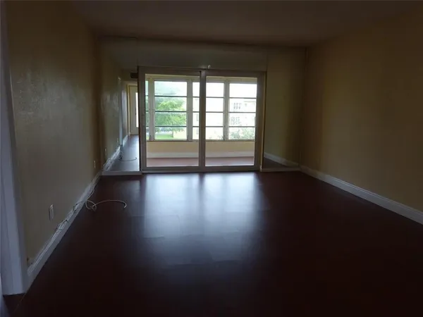 $1,425 | 6050 Northwest 64th Avenue, Unit 307, Tamarac, FL 33319