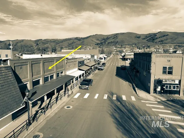 $225,000 | 106 Illinois Avenue, Council, ID 83612