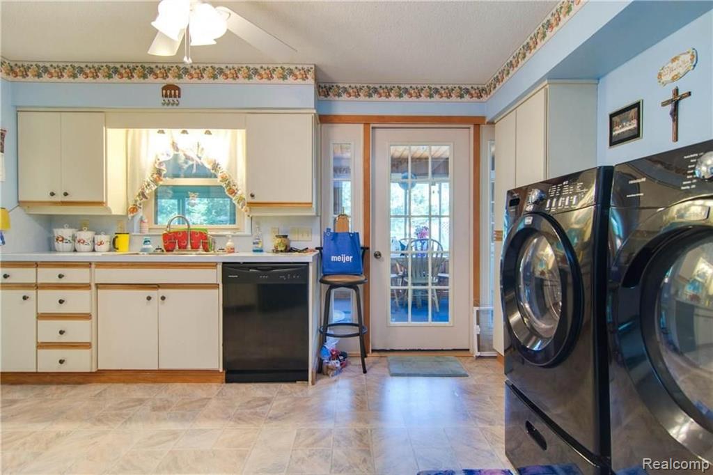 1475 Holton Road Muskegon, MI 49445 - Photo 12 of 47