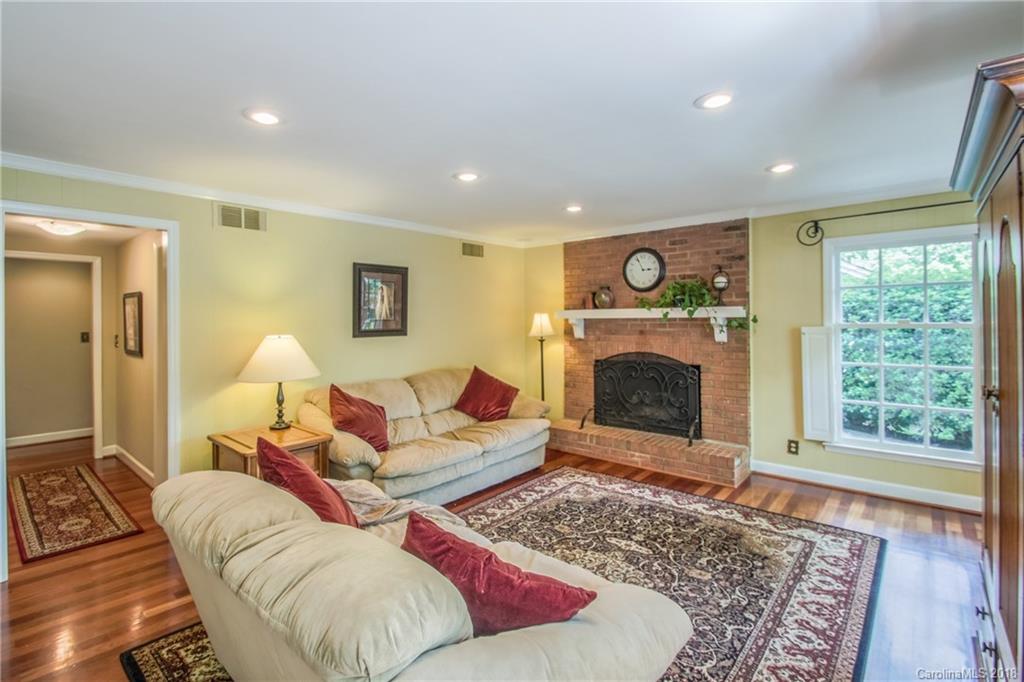 1832 Carmel Ridge Road Charlotte, NC 28226 - Photo 8 of 24 Gallery Image 8