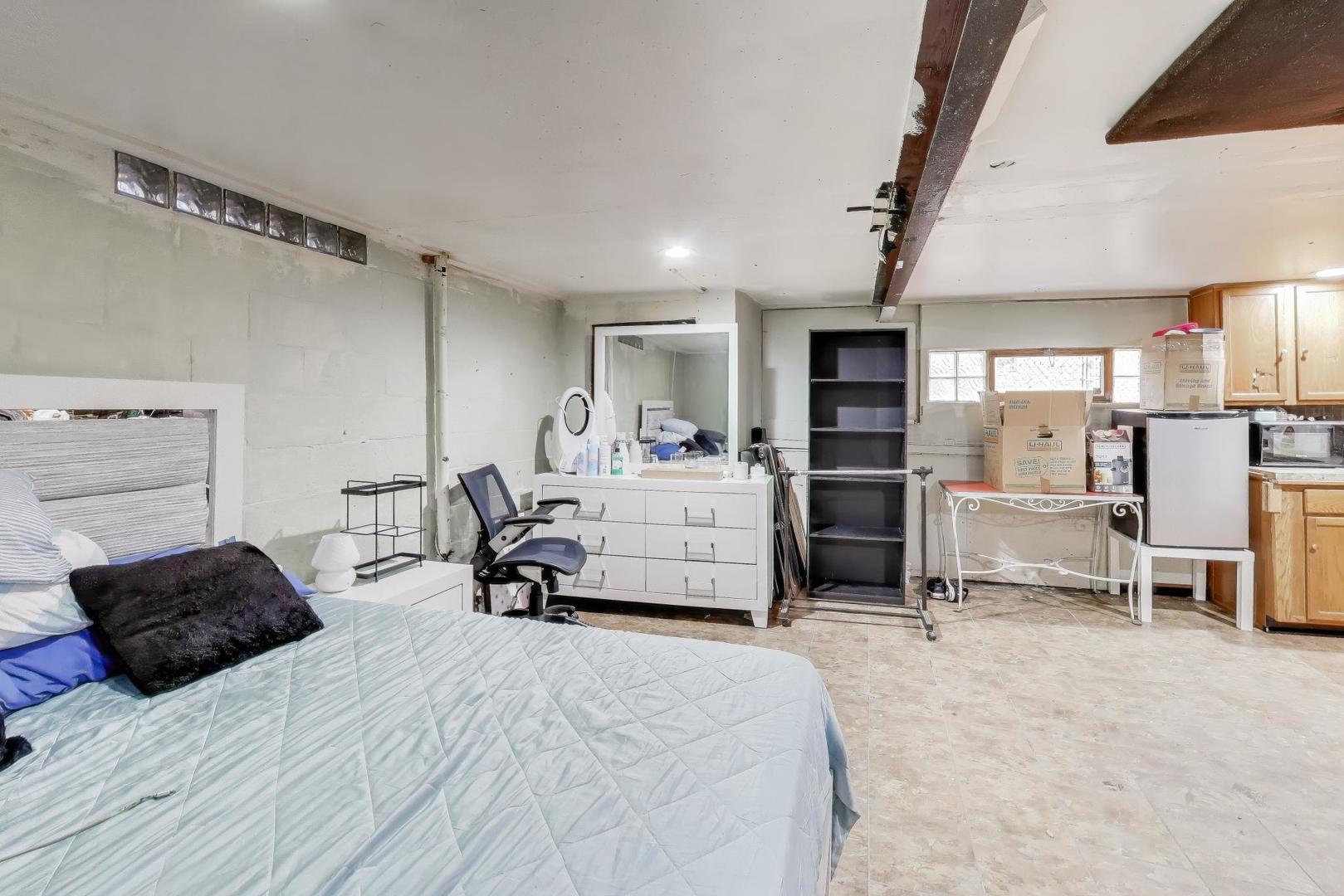 3248 South Paulina Street Chicago, IL 60608 - Photo 33 of 43 a bedroom with a bed a table and chairs