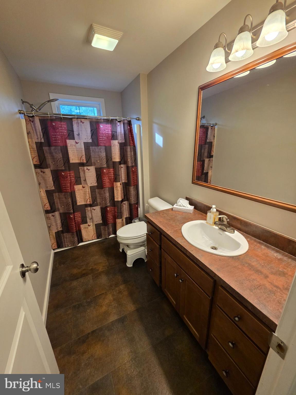 288 Cavern Road Hedgesville, WV 25427 - Photo 13 of 16 Hall bathroom with tub/shower