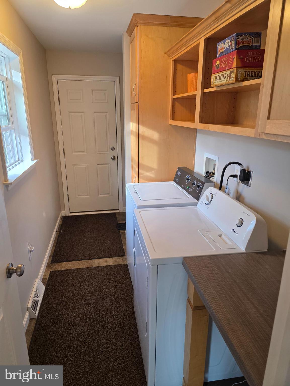 288 Cavern Road Hedgesville, WV 25427 - Photo 14 of 16 Laundry room