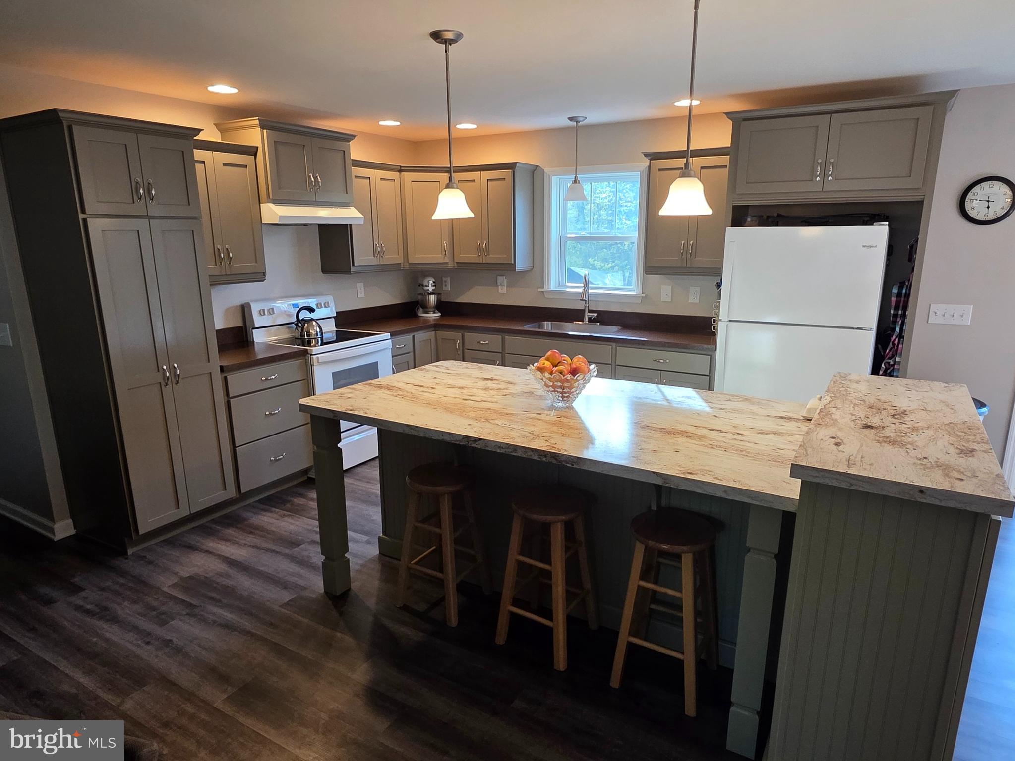 288 Cavern Road Hedgesville, WV 25427 - Photo 3 of 16 Kitchen with island