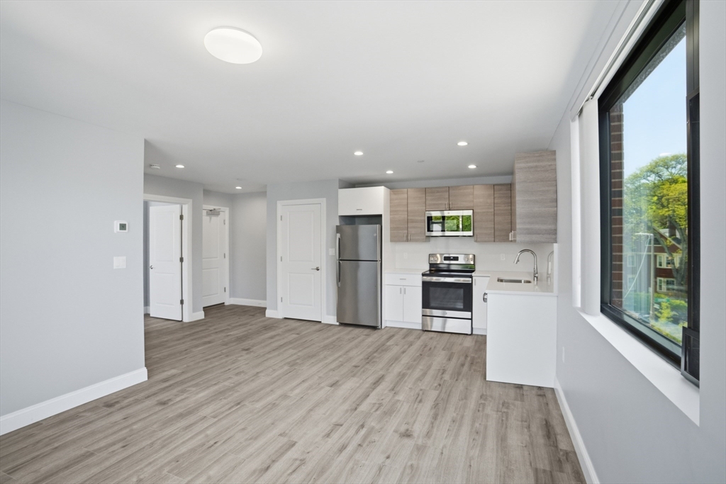 632 Centre Street, Unit 303 Boston, MA 02130 - Photo 8 of 18