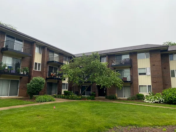 $229,900 | 5s100 Pebblewood Lane, Unit D10, Naperville, IL 60563