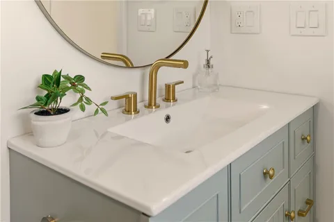 $1,295,000 | 30 Indian Road, Little Compton, RI 02837