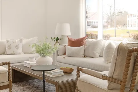 $1,295,000 | 30 Indian Road, Little Compton, RI 02837