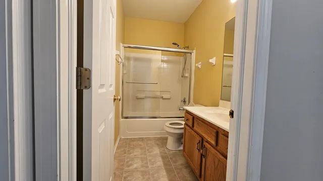 $1,900 | 151 North Waters Edge Drive, Unit C, Glendale Heights, IL 60139