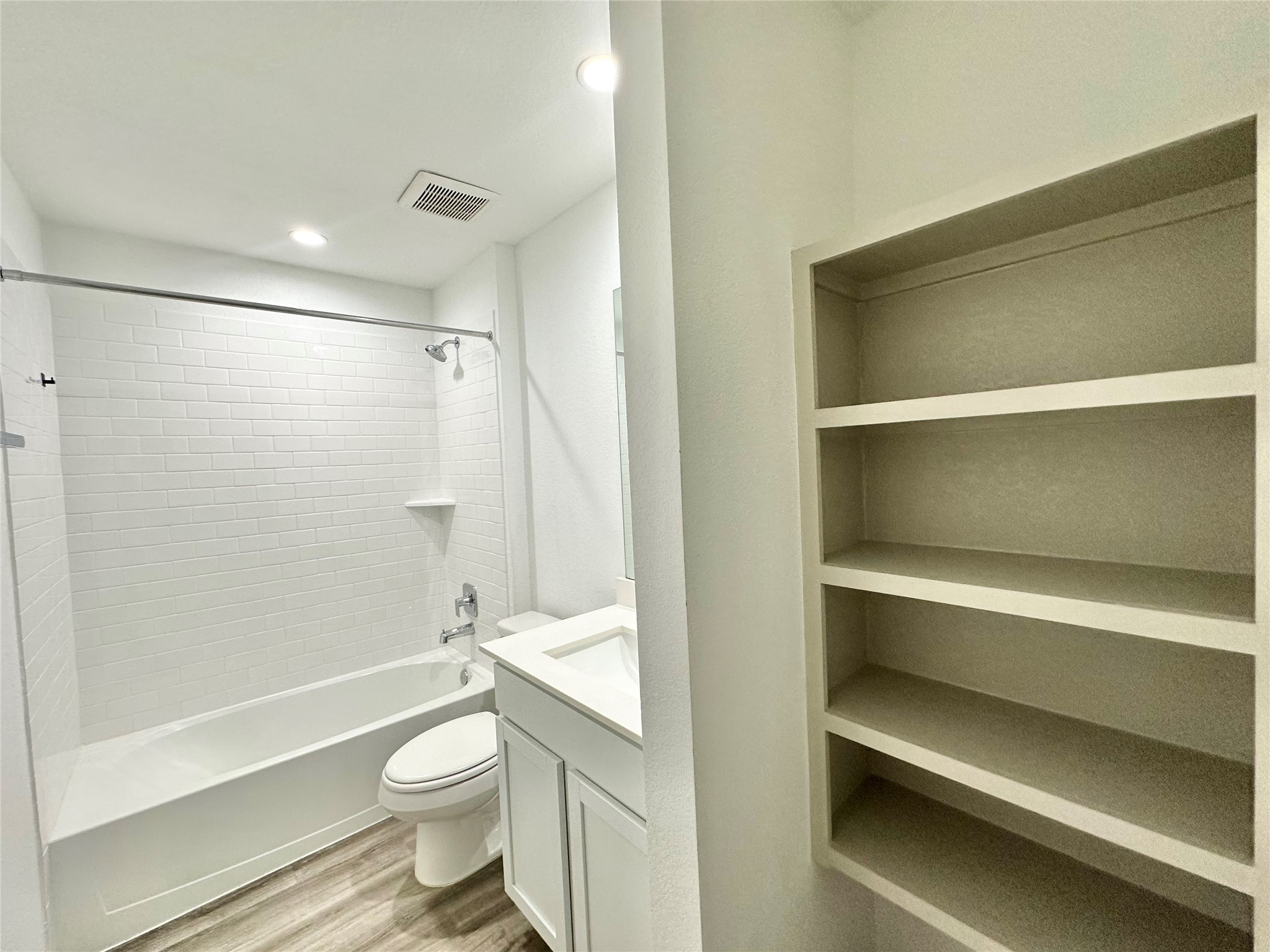 1107 Curly Angora Court Rosharon, TX 77583 - Photo 15 of 42 a bathroom with a toilet a sink and bathtub