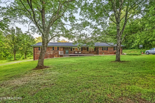 $585,000 | 5160 Indian Warpath Road, Maryville, TN 37803