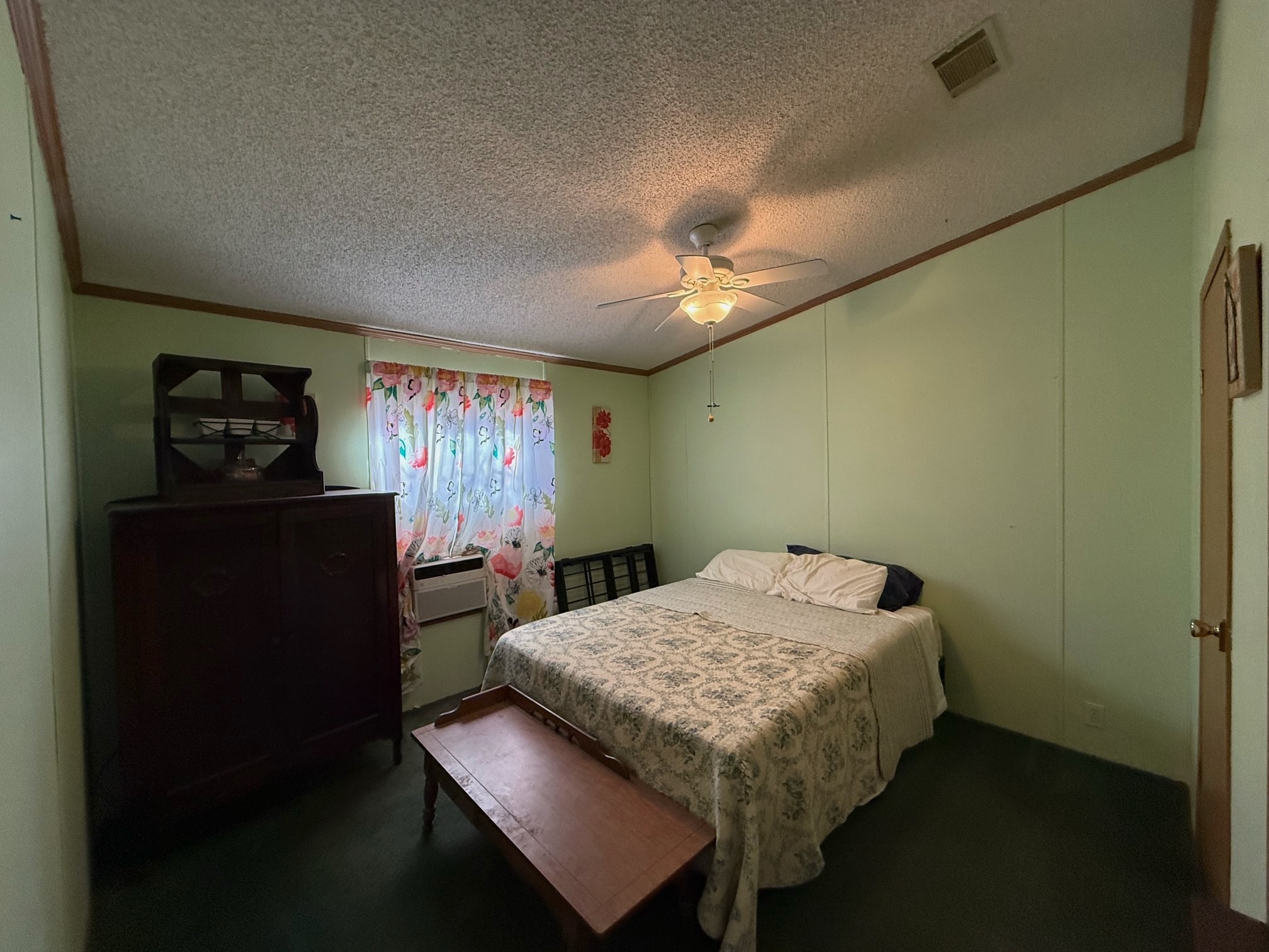 20197 Interstate 45 Buffalo, TX 75831 - Photo 14 of 30 a bedroom with a bed and a table in it