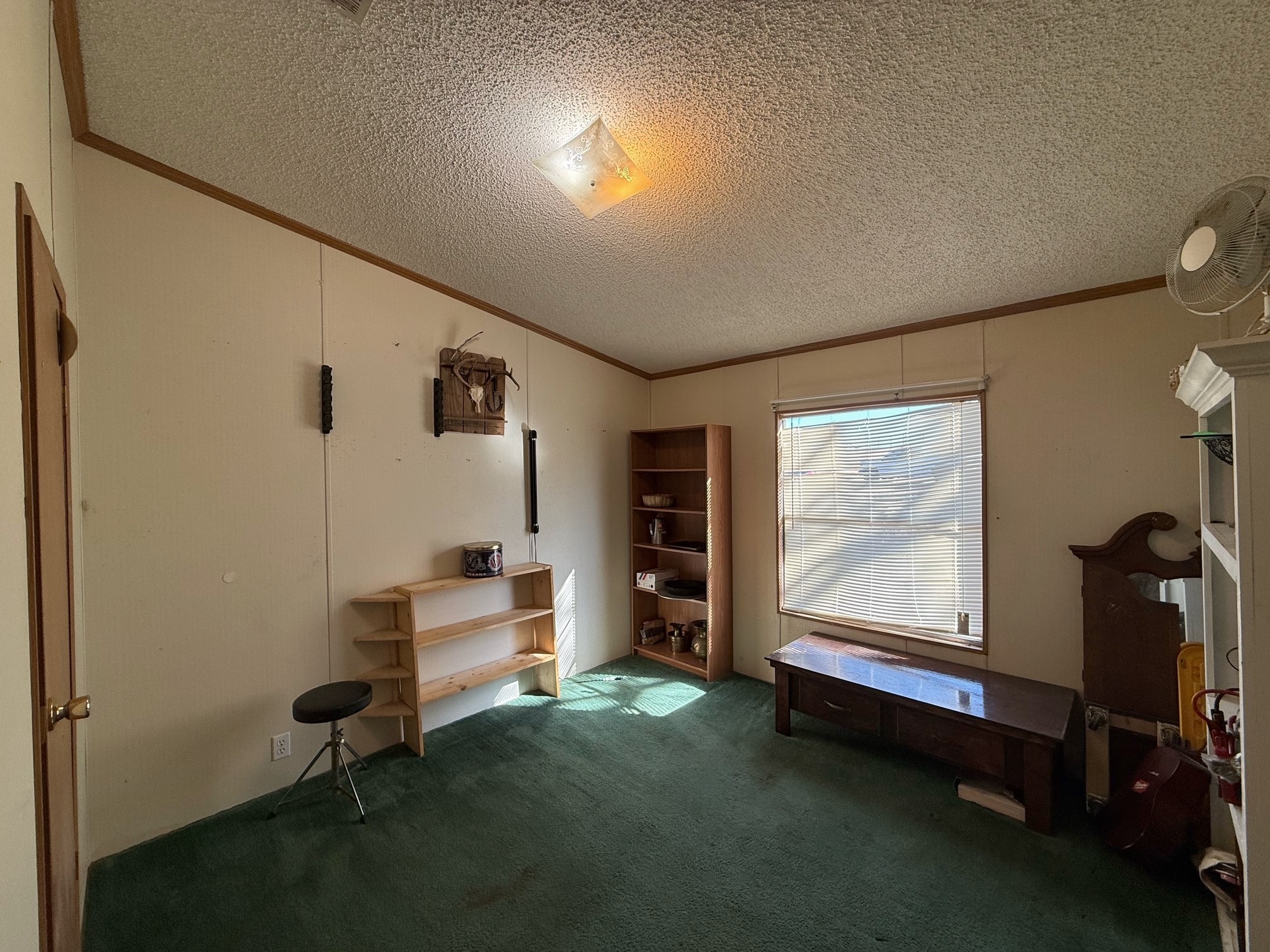 20197 Interstate 45 Buffalo, TX 75831 - Photo 16 of 30 a room with furniture and window