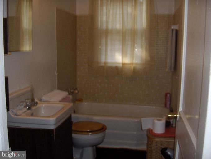 1754 Burnham Road Dundalk, MD 21222 - Photo 9 of 15 Bath #1