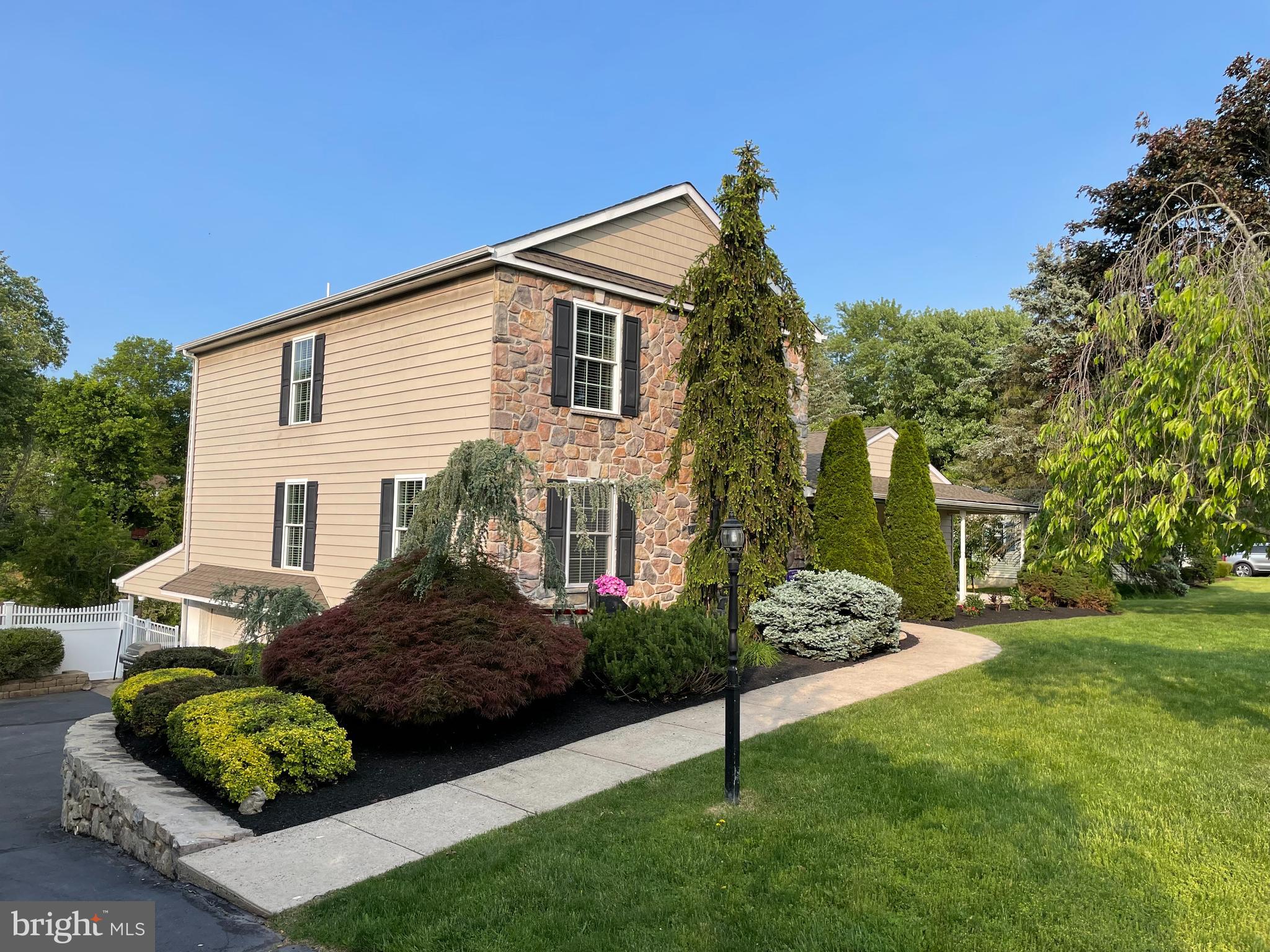 953 Crest Road Lansdale, PA 19446 - Photo 2 of 61 Mature Landscaping