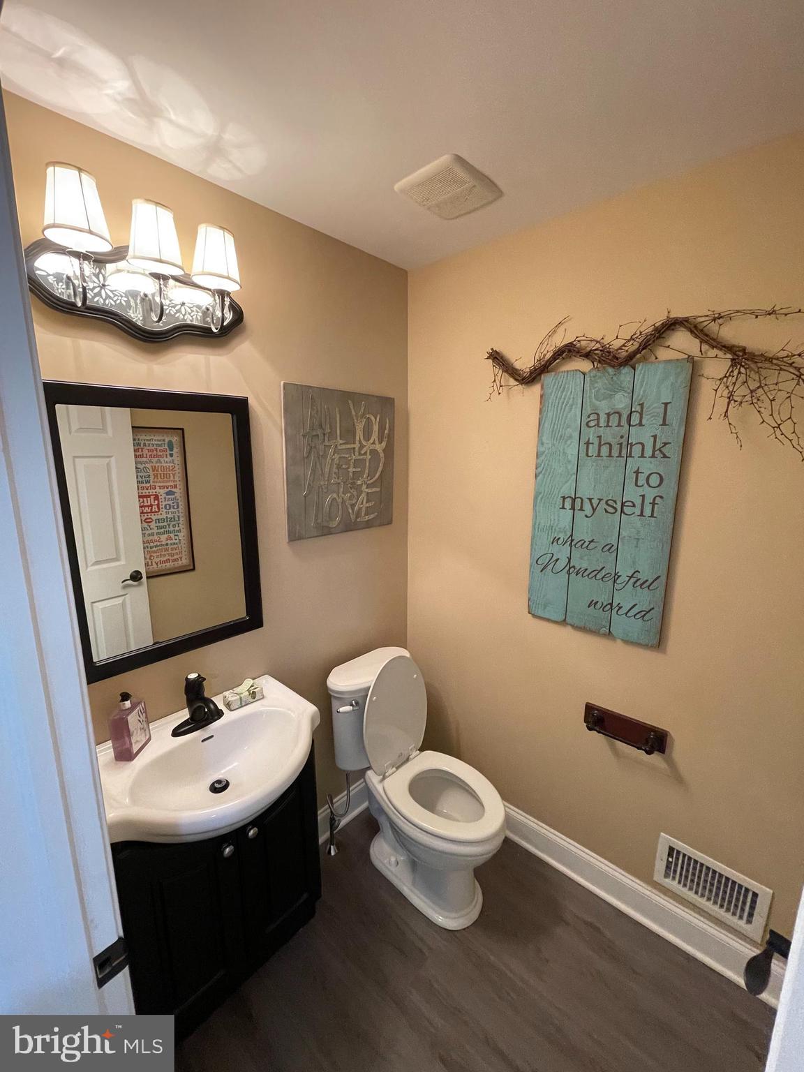 953 Crest Road Lansdale, PA 19446 - Photo 34 of 61 Powder Room