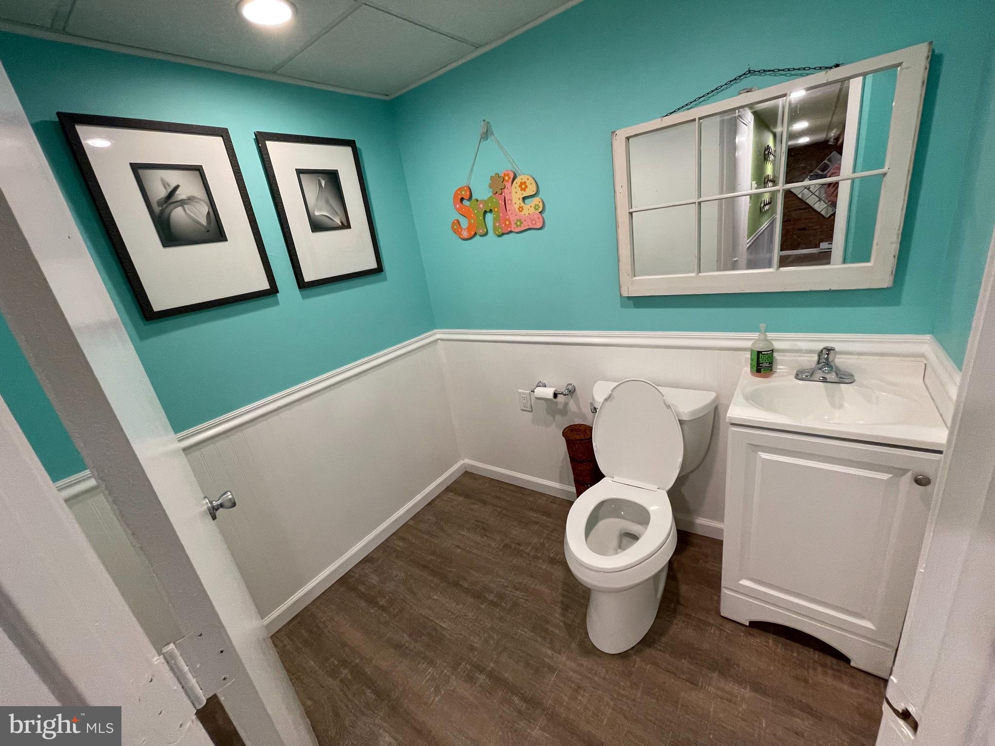 953 Crest Road Lansdale, PA 19446 - Photo 46 of 61 Powder Room 2