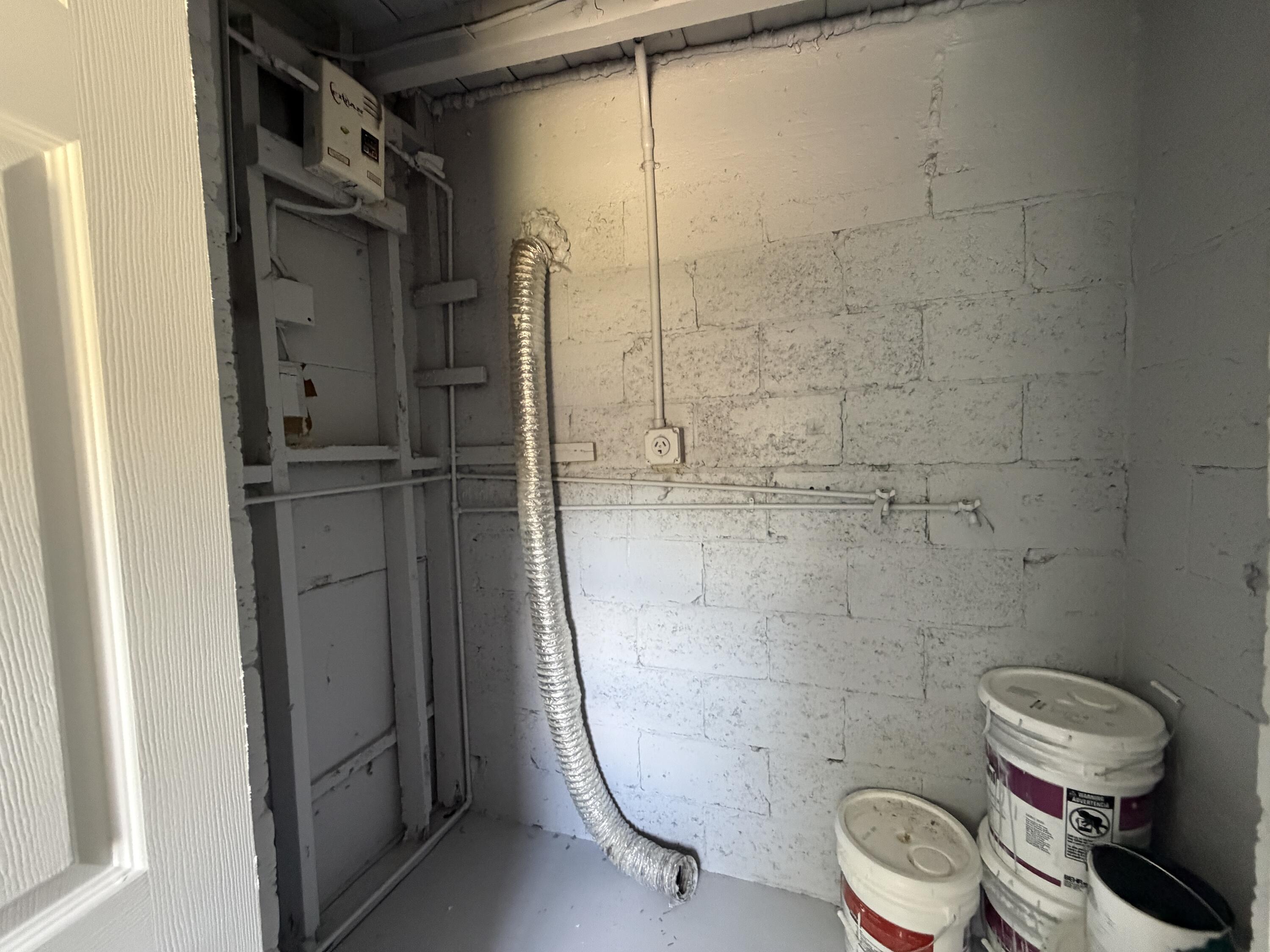 2317 Rutland Street Opa-Locka, FL 33054 - Photo 7 of 11 ADD33FEC-DF42-4DB3-B684-C7BA706AAACF