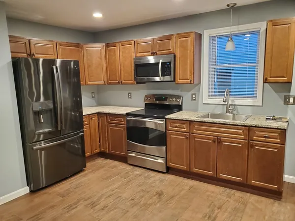 $1,850 | 202 Hope Street, Unit 3, Fall River, MA 02721