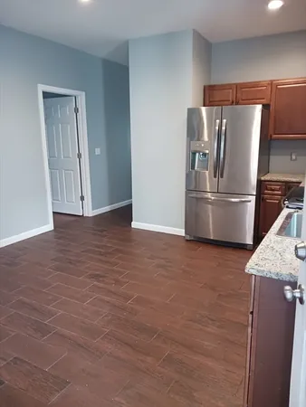 $1,850 | 202 Hope Street, Unit 3, Fall River, MA 02721